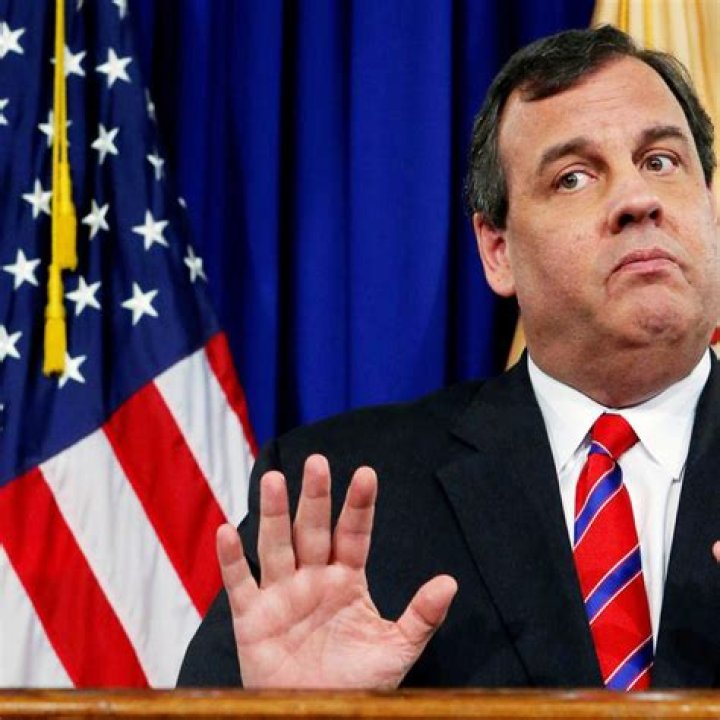 Experts Gov. Chris Christie dropped as much as 86 pounds