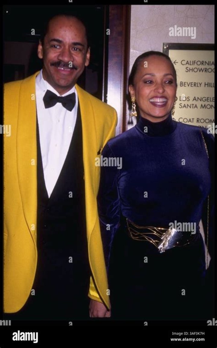 February 26, 1996; Hollywood, CA, USA; BONNIE RAITT, husband MICHAEL