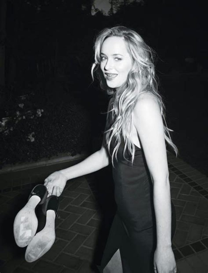 Fifty Shades Updates PHOTOS Dakota Johnson out with her sister Stella