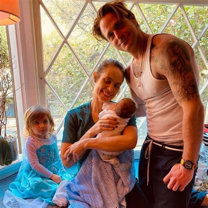 Filho de Michael Douglas celebra nascimento do filho com namorada