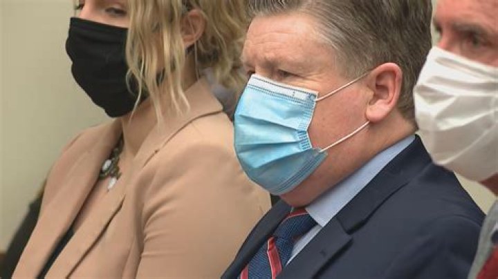 Former 10TV meteorologist Mike Davis remains free on bond after