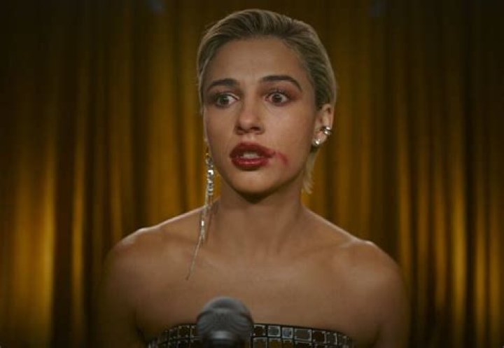 Foto de Naomi Scott Cartel Naomi Scott