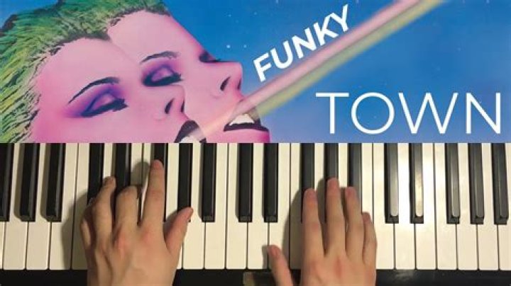 Funky Town (Piano Tutorial Lesson) YouTube