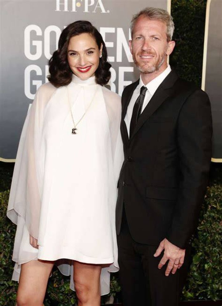Gal Gadot and Her Husband at the 2018 Golden Globe Awards POPSUGAR
