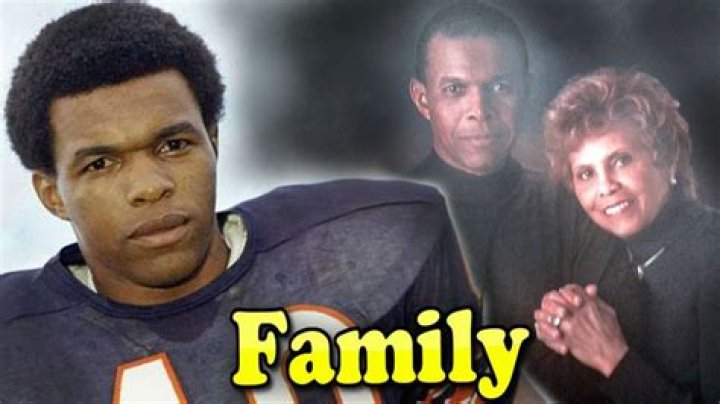 Gale Sayers Family With Wife Ardythe Bullard 2020 YouTube