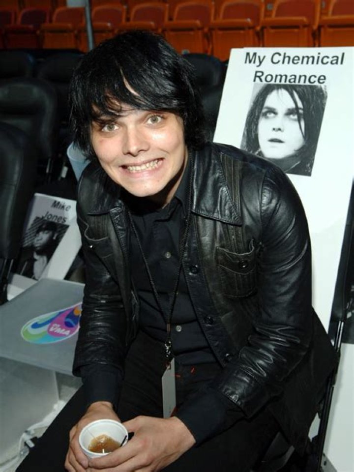 Gerard Way Net Worth, Bio, Height, Family, Age, Weight, Wiki 2024