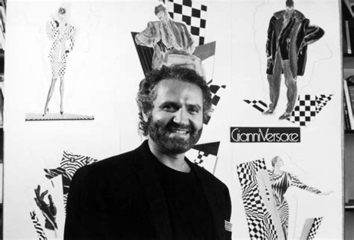 Gianni Versace biograf&iacute;a, legado y muerte del fundador de Versace