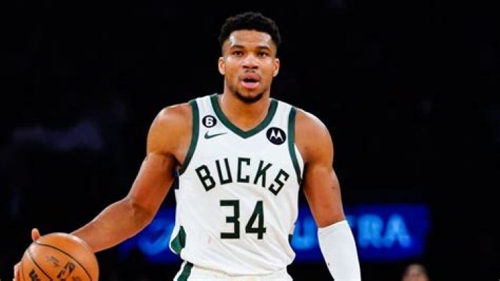 Giannis Antetokounmpo Bio, Age, Height, Girlfriend, Parents, Children