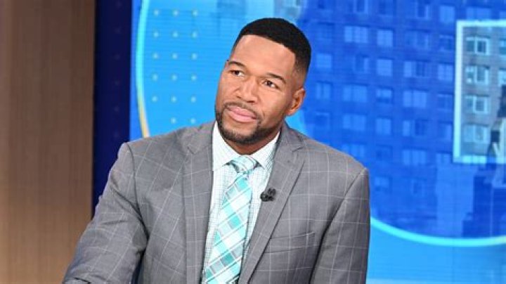 GMA host Michael Strahan's girlfriend Kayla Quick flaunts her curves in