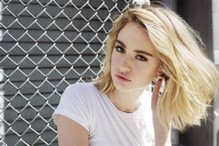 Grace Van Patten Wallpapers Broken Panda
