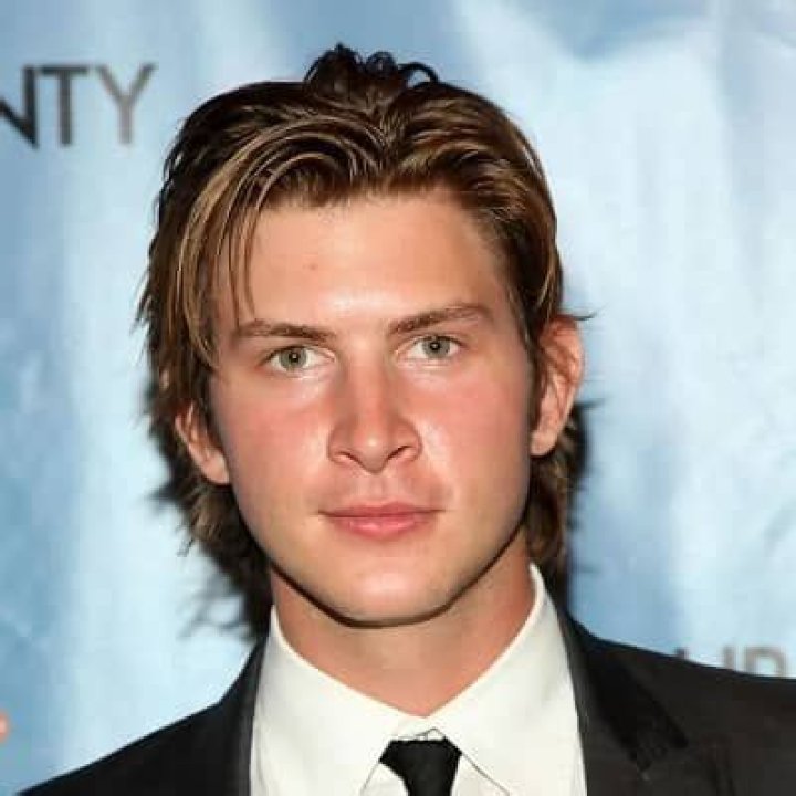 Greyston Holt Bio, Age, Height, Family, Fiance, Career, Movie, TV