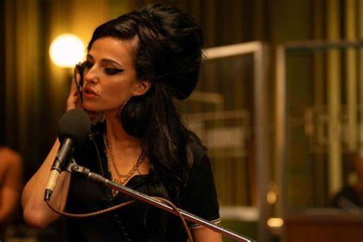 Guest Exhibition Review Amy Winehouse A Family Portrait Fashion