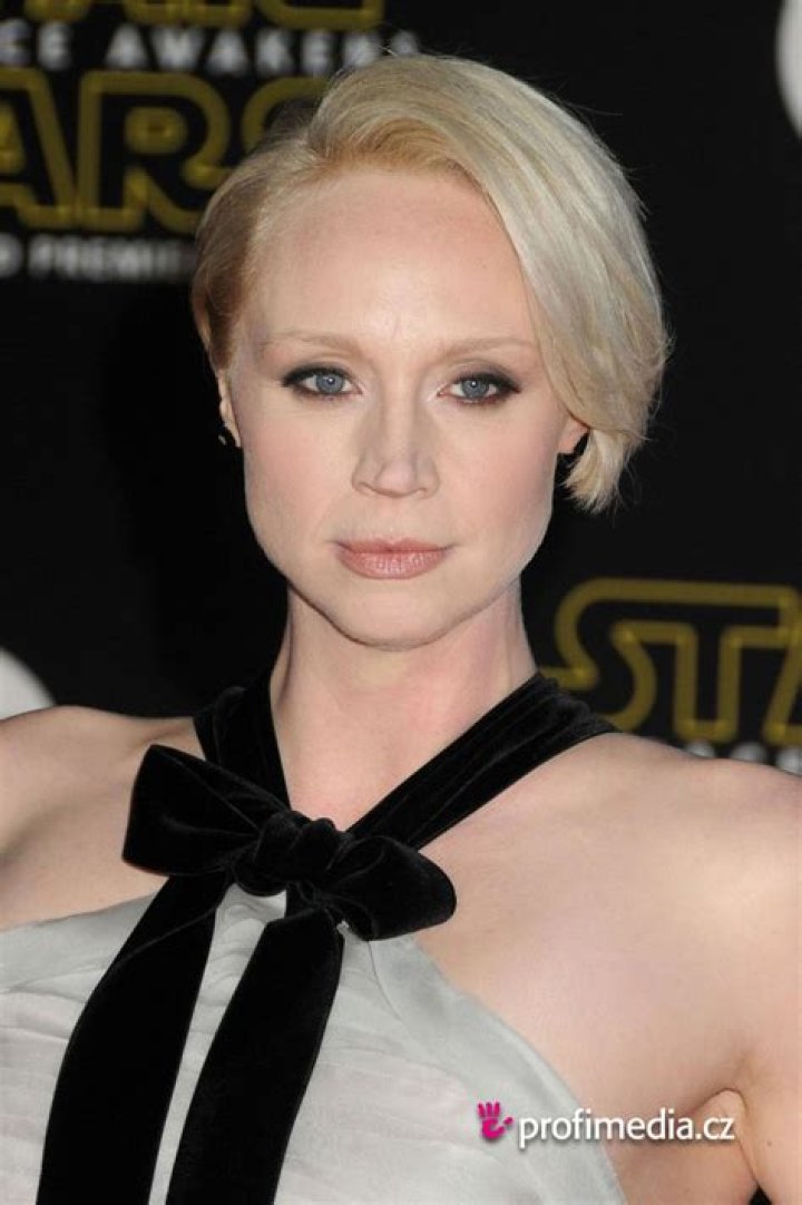 Gwendoline Christie celebrity &uacute;čes HappyHair