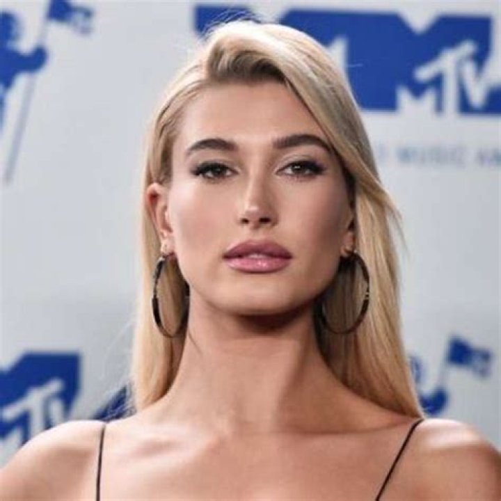 Hailey Baldwin Height, Age, Bio, Weight, Body Measurements, Net Worth
