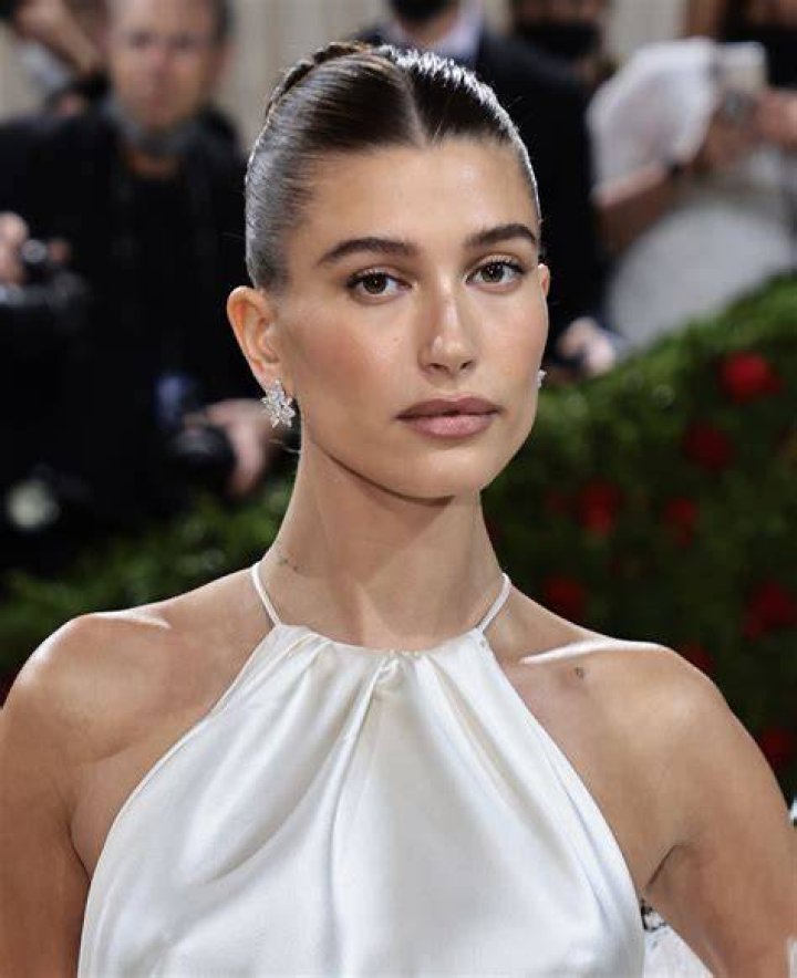 Hailey Bieber Makeup in 2022 hair color, Hair inspo color