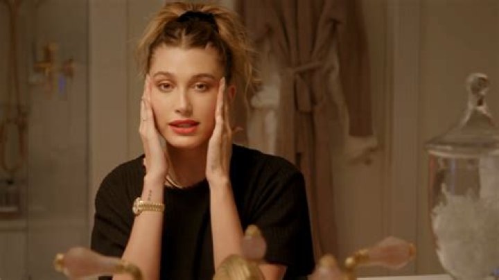 Hailey Bieber Wore the Most Aggressively Bright Leggings InStyle