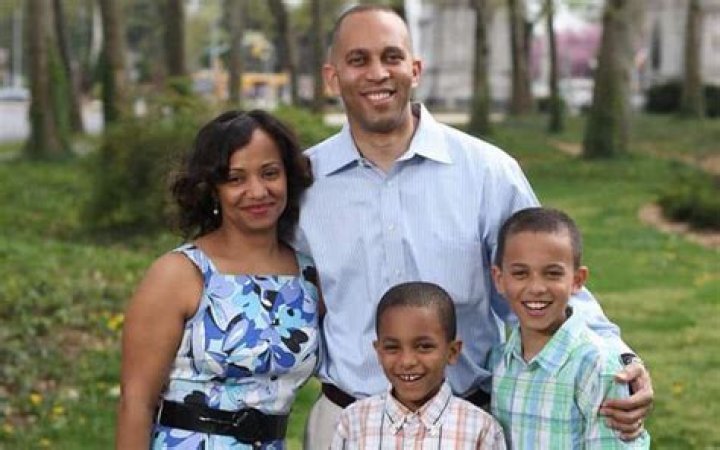Hakeem Jeffries Wife, Sons, Wiki, Age, Height, Ethnicity, Net Worth