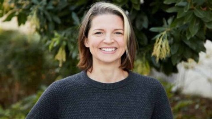 Hallie Gnatovich Bio, Age, Career, Marriage, Baby, Josh Gates, Net