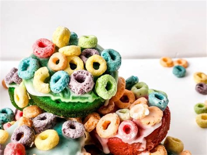 Hardee&rsquo;s launches Froot Loops donuts