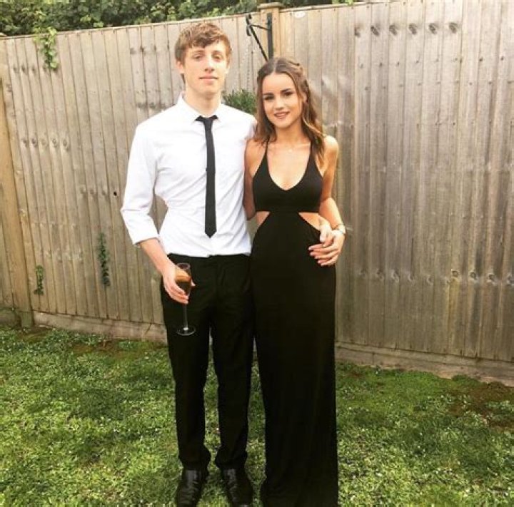 Harry Lewis Sidemen Girlfriend Wroetoshaw Bio, Age, Sister, Height