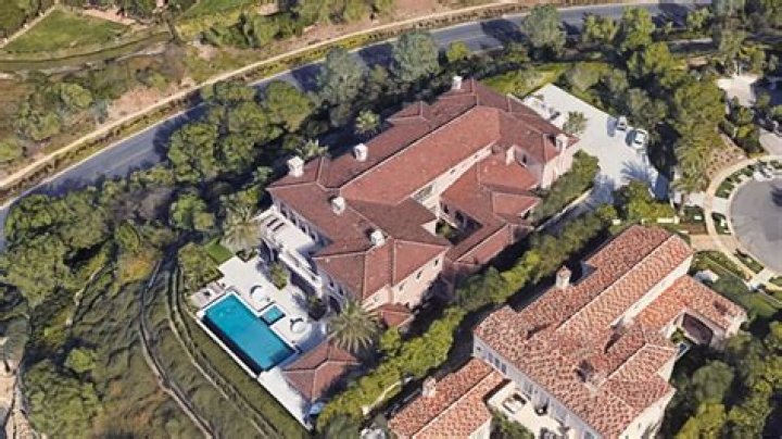 Heather Dubrow Sells MegaMansion Amid Cheating Rumors!