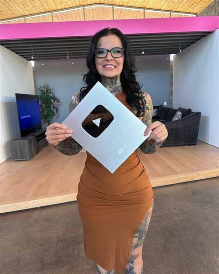 Heidi Lavon 9GAG