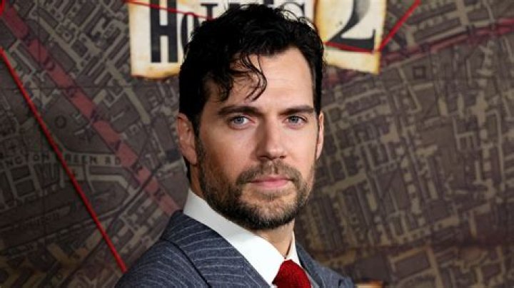 Henry Cavill Age, Net Worth, Girlfriend, Family, Height and Biography