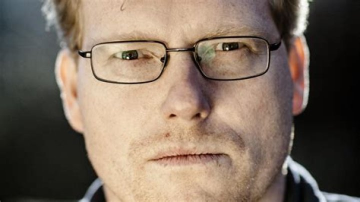 Historien om farens druk fik Sebastian Klein til at fortryde ny bog