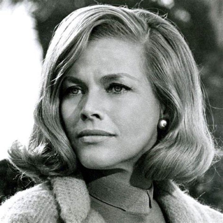 Honor Blackman's Book of Self Defence (1965) Flashbak James bond