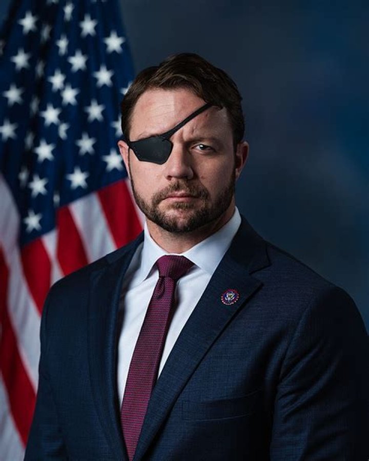 How Did Dan Crenshaw Injure His Eye? Height Family And Net Worth
