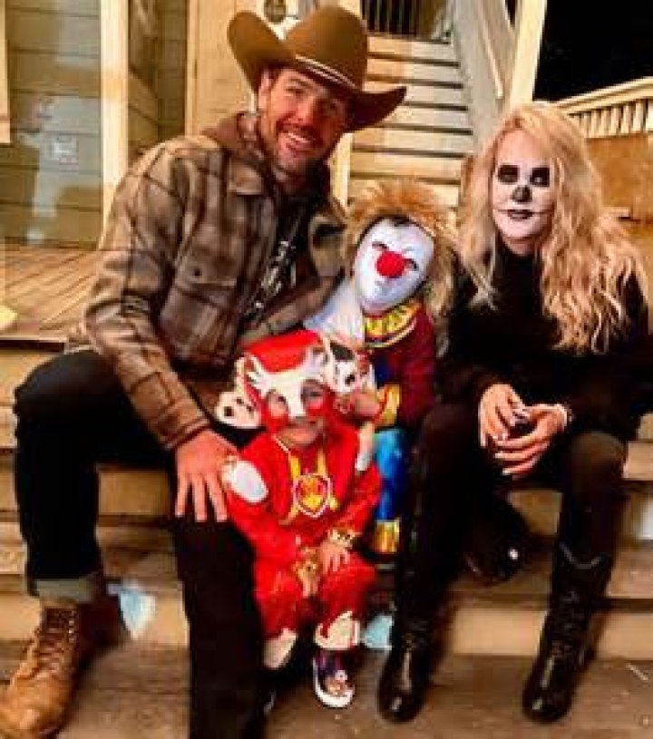 How many children does Carrie Underwood have? Singer says son is