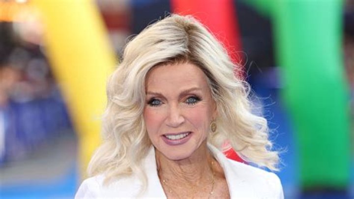 How old is Donna Mills’ daughter Chloe now? Tamron rerun renews interest