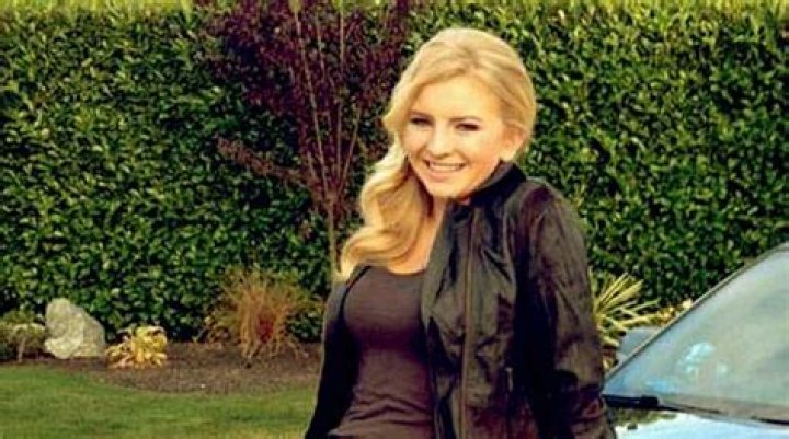 How Old Is Mandy Hansen? What's Her Age?