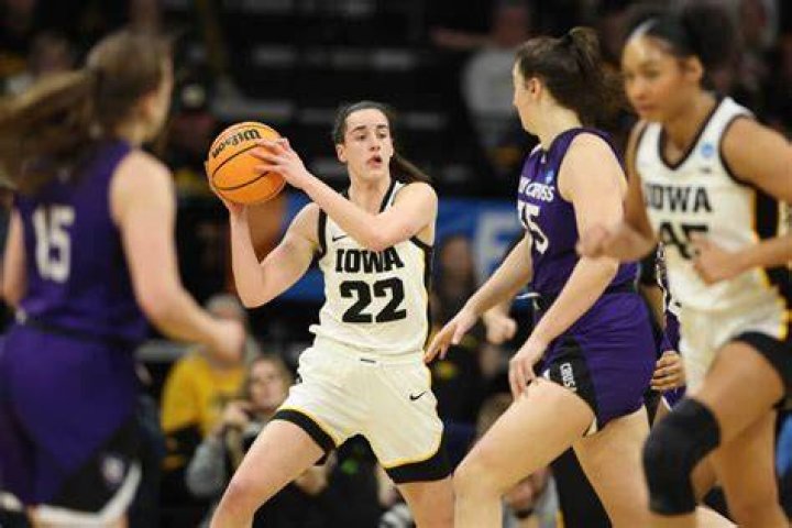 Iowa&rsquo;s Caitlin Clark sinks buzzerbeater from halfcourt logo to push