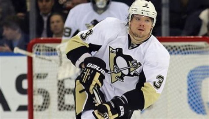 Is Hockey Douglas Murray Gay? Is He Dating Penny Parnevik? Girlfriend