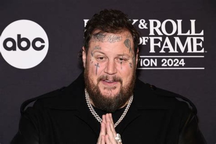 Is Jelly Roll related to Waylon Jennings?
