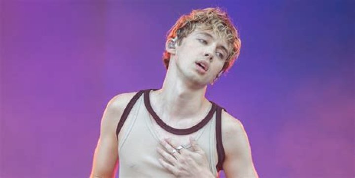 Is Openly Gay Troye Sivan Dating A Boyfriend? His Sexuality And Love