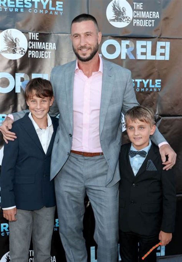 Is Pablo Schreiber Married to Wife? Or Dating a Girlfriend? Kids
