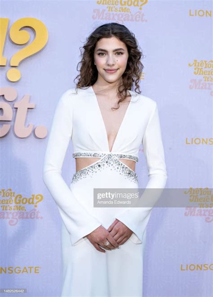 Isol Young Age, Wikipedia, Height, Husband, Boyfriend, Family