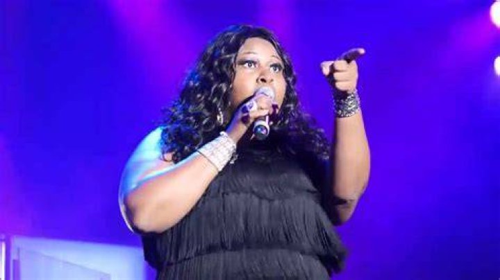 Issa performing LIVE in Canada with The Pointer Sisters! YouTube
