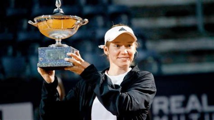 Italian Open winner Elena Rybakina and sister Anna enjoy a fun outing