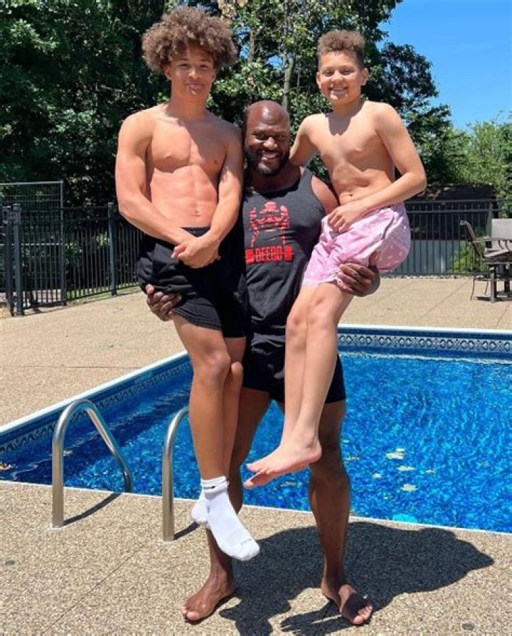 James Harrison [2023 Update] Wife & Net Worth Players Bio