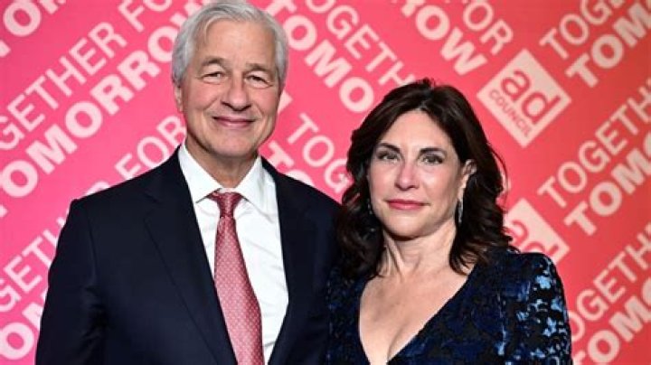 Jamie Dimon 2021 Wife, net worth, tattoos, smoking & body facts Taddlr