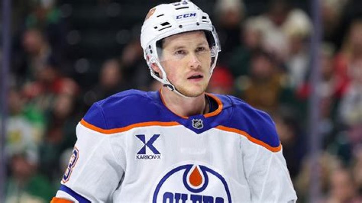 Jeff Skinner's two goals lead Sabres past Canadiens; eight wins in row