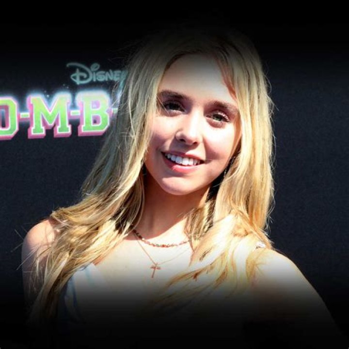 Jenna Davis Age, Family, Boyfriend, Net Worth, & More