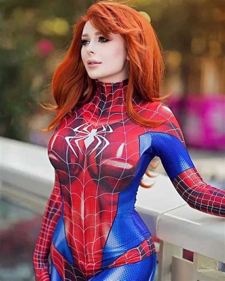 Jenna Lynn Meowri Come for Her Instagram Photos, Stay for Her
