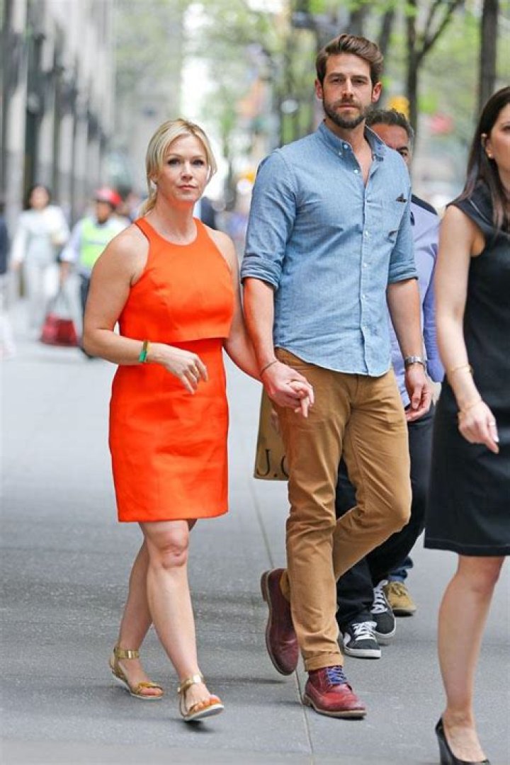 Jennie Garth and David Abrams hold hands as they visit Good Day New