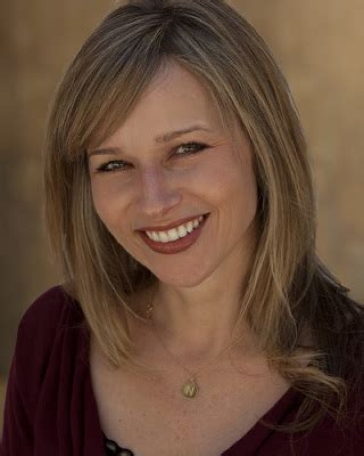 Jennifer Flores, Therapist in Burbank, California — Zencare