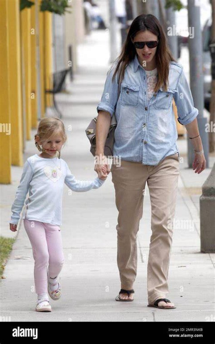 Jennifer Garner and Daughter Violet Look Like Twins During Daily Walk
