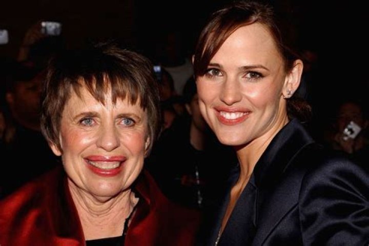 Jennifer Garner Celebrates Her Mom & Dad And Ben Affleck's Parents For